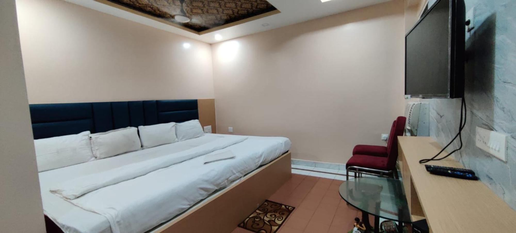 Hotel Ashray Пури Екстериор снимка