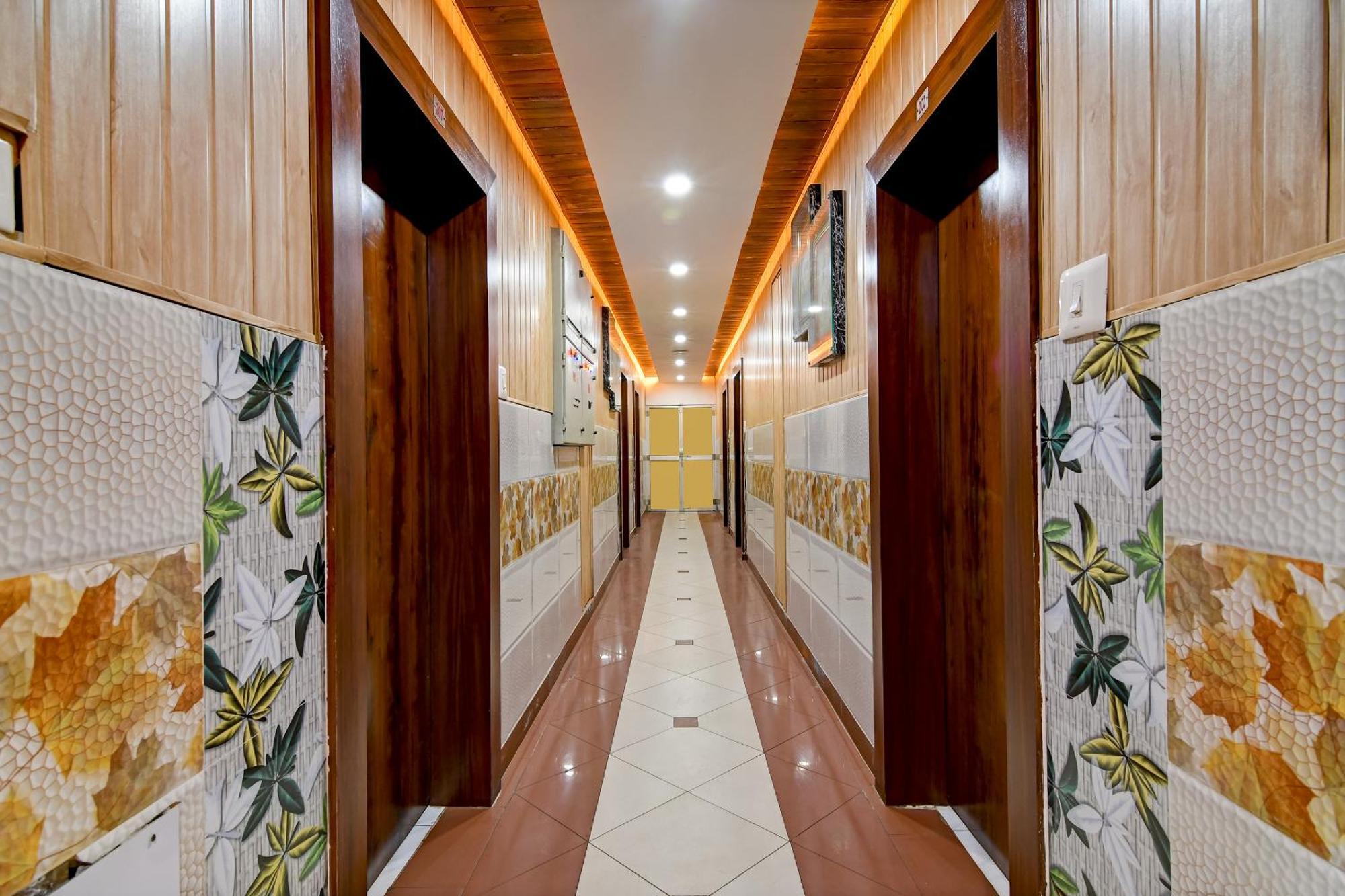 Hotel Ashray Пури Екстериор снимка